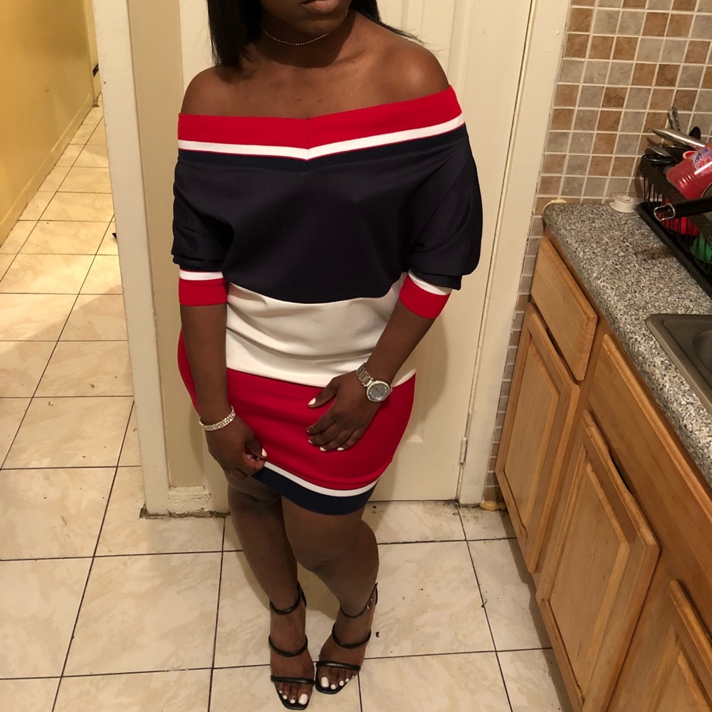 🚨Large Left🚨Off The Shoulder Dress - Picture 5 of 5